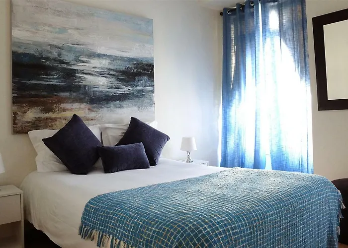 بيت شباب Family House