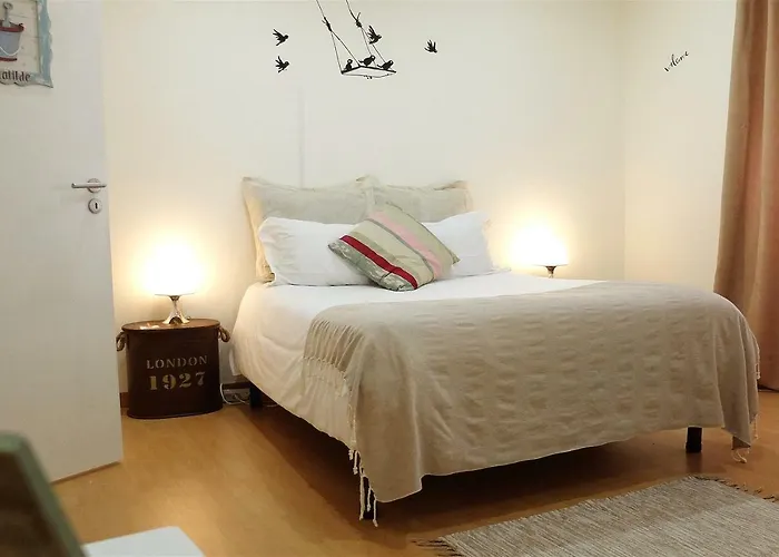 Family House أفيرو