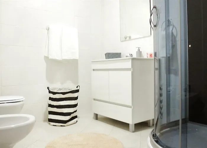 Family House أفيرو